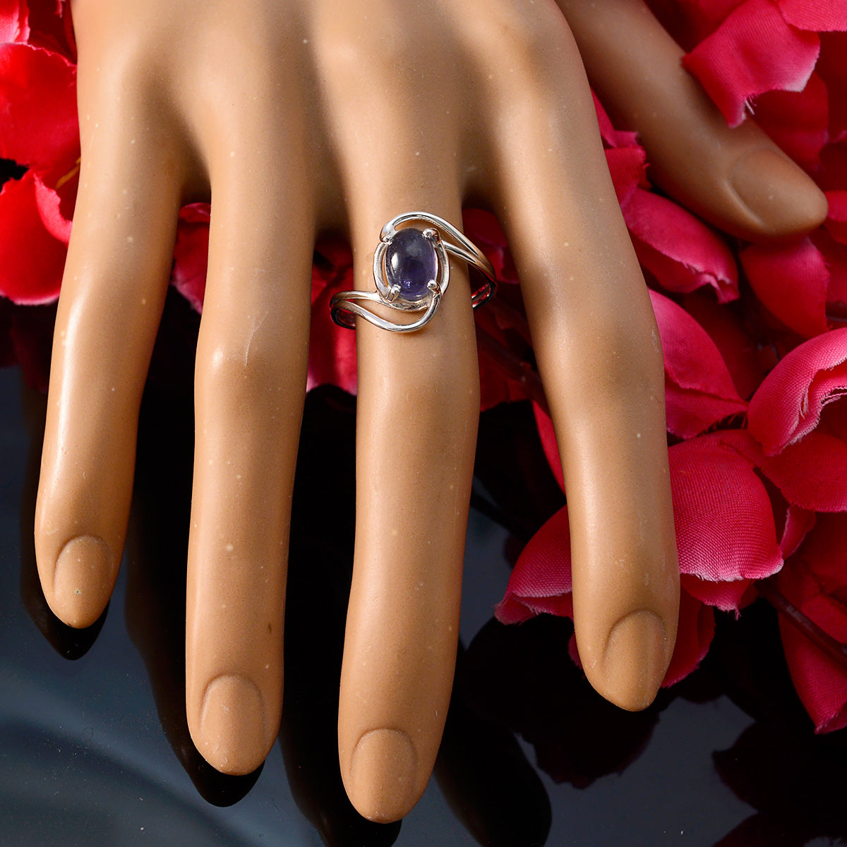 Yuki Glamorous Blue Solitaire Ring