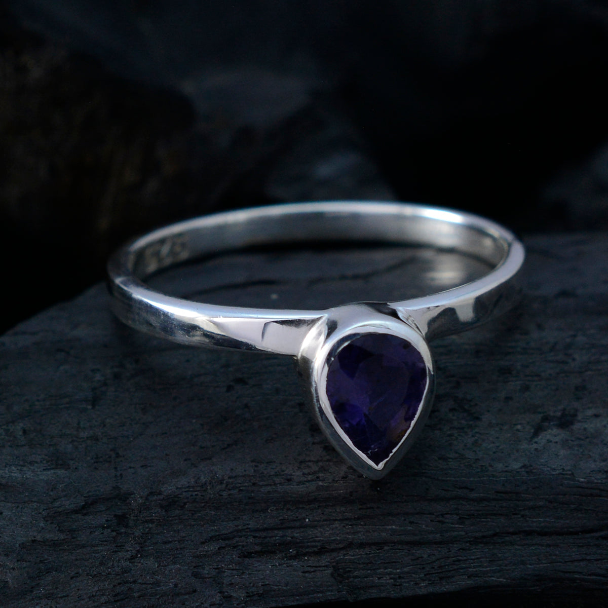Mei Heart Blue Solitaire Ring