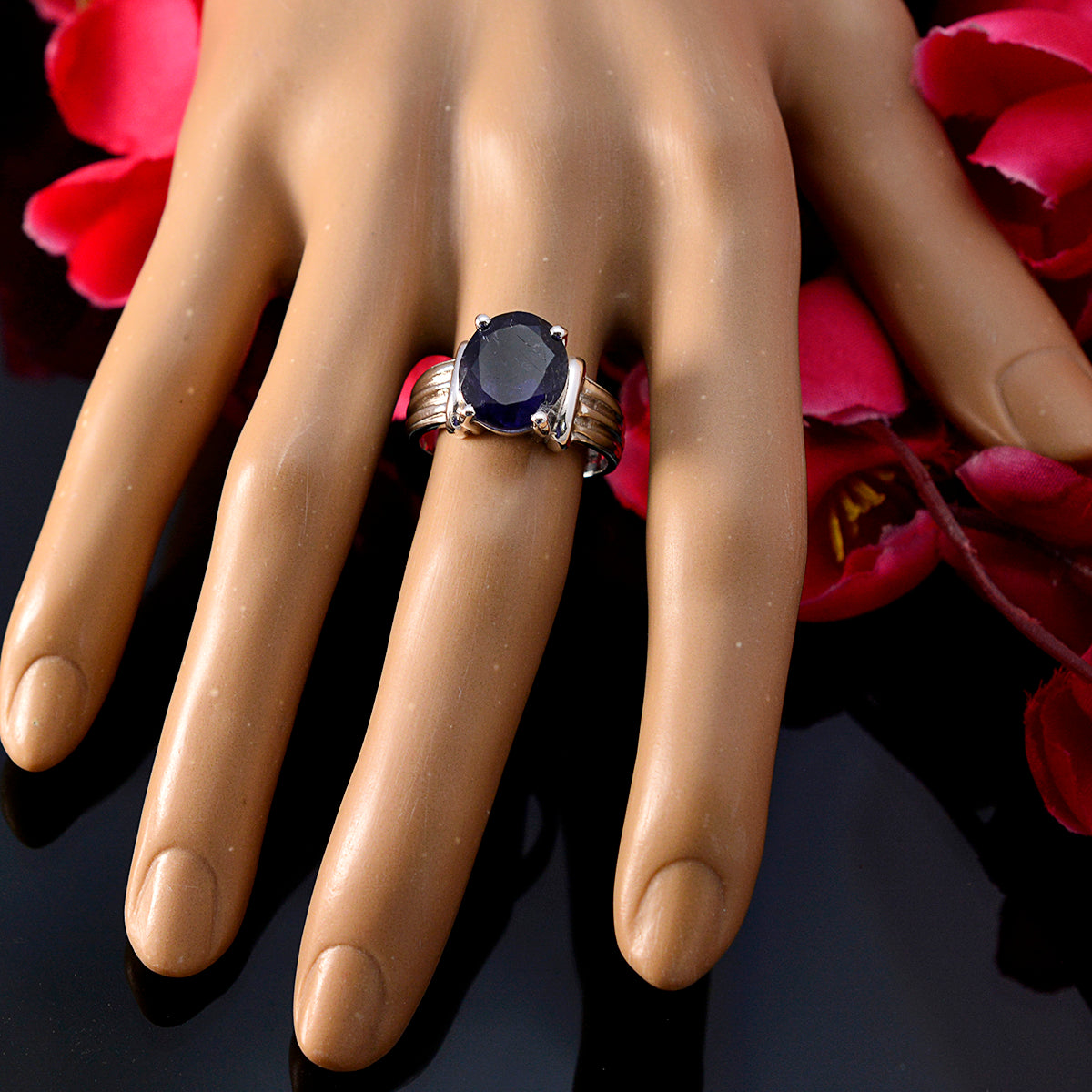 Putri Trendy Blue Solitaire Ring