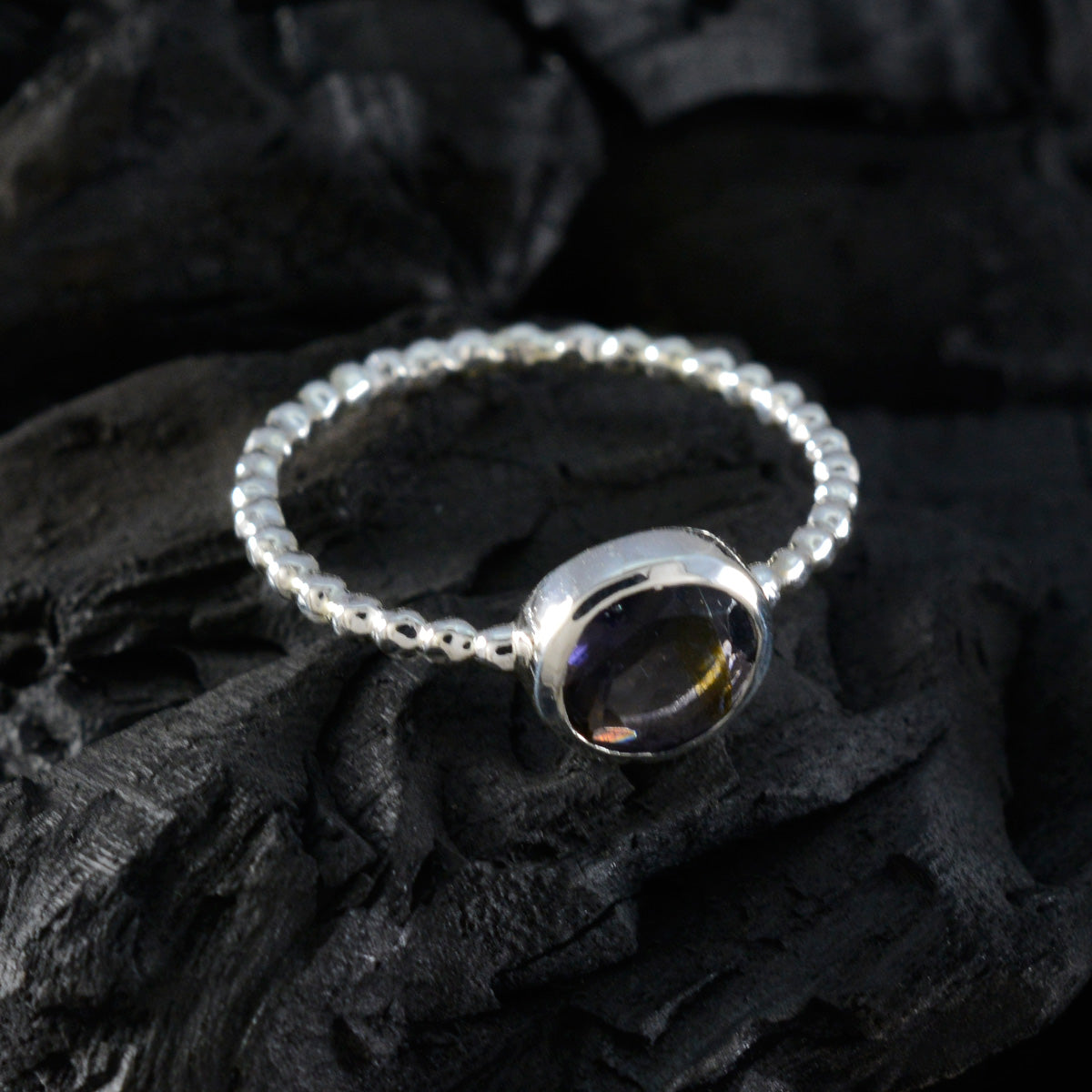 Seo-yeon Twist Blue Solitaire Ring
