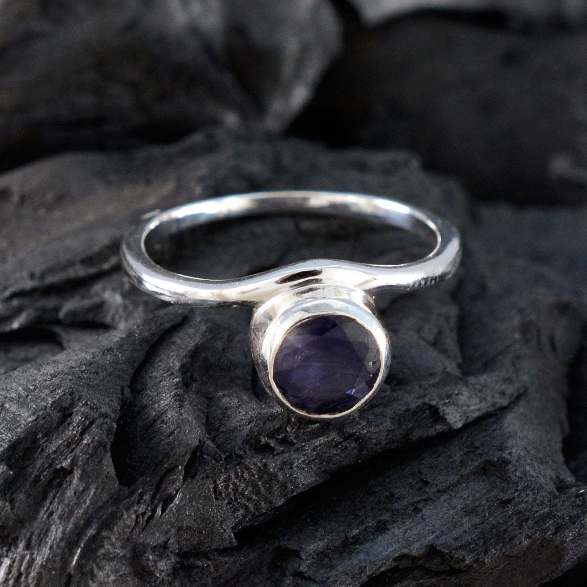 Angel Glamorous Blue Solitaire Ring