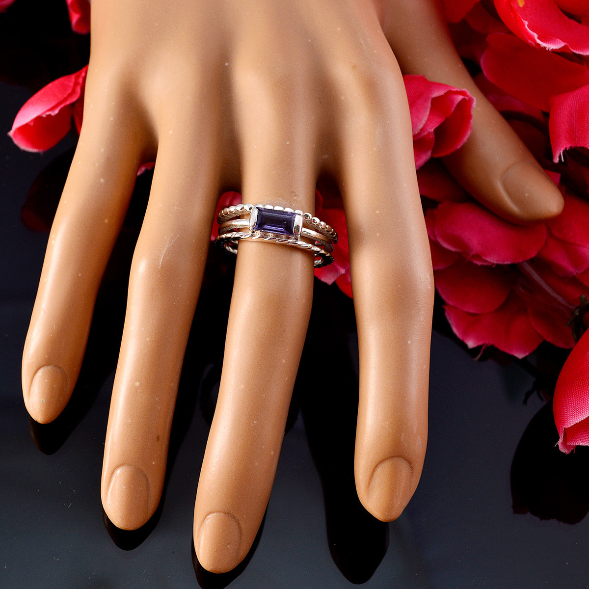 Hanna Twist Blue Solitaire Band