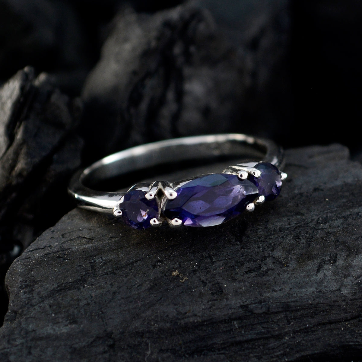 Eun-ji Sophisticated Blue Trilogy Ring