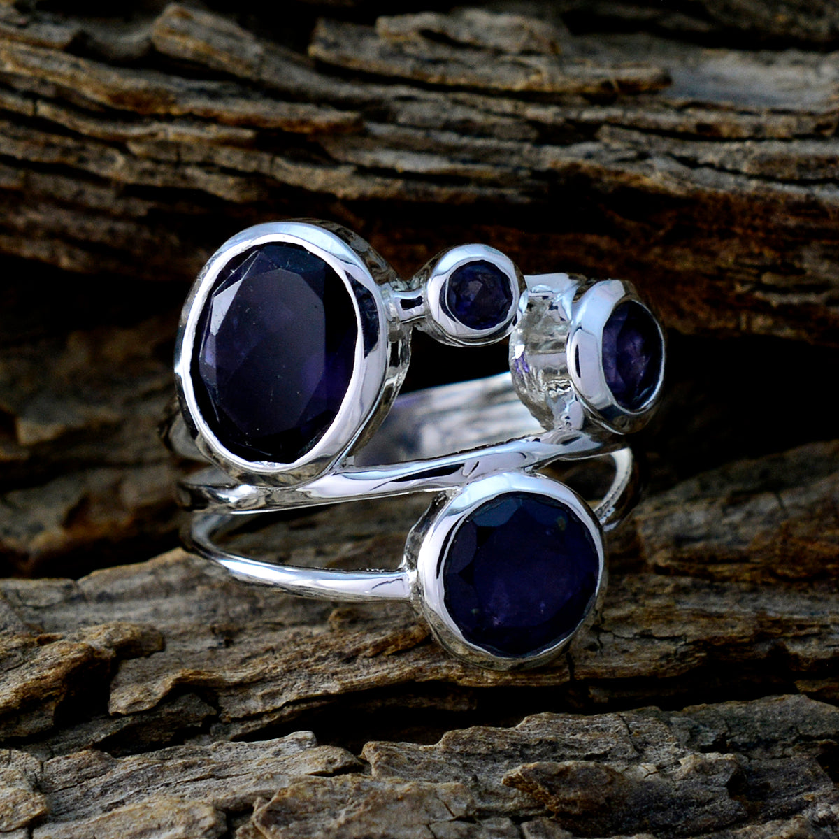 Patricia Luxurious Blue quarter Ring