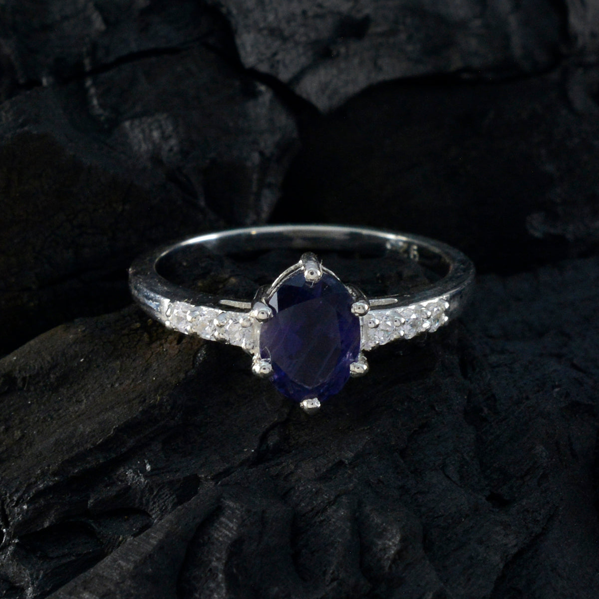 Yuki Glamorous Blue Halo Ring