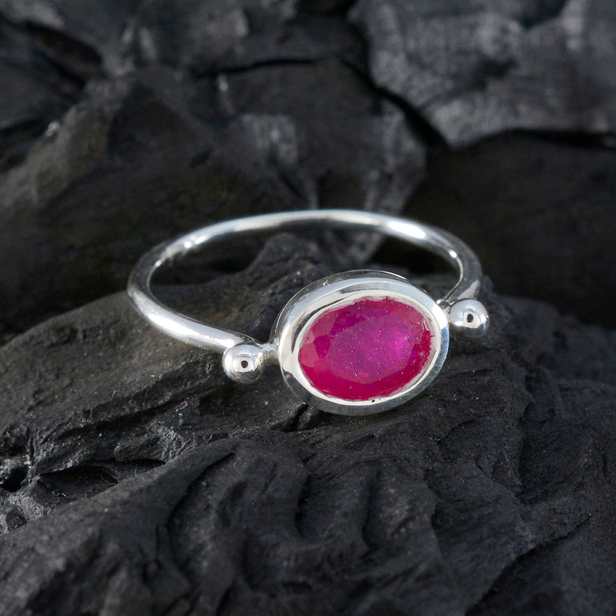Yuna Modern Red Solitaire Ring