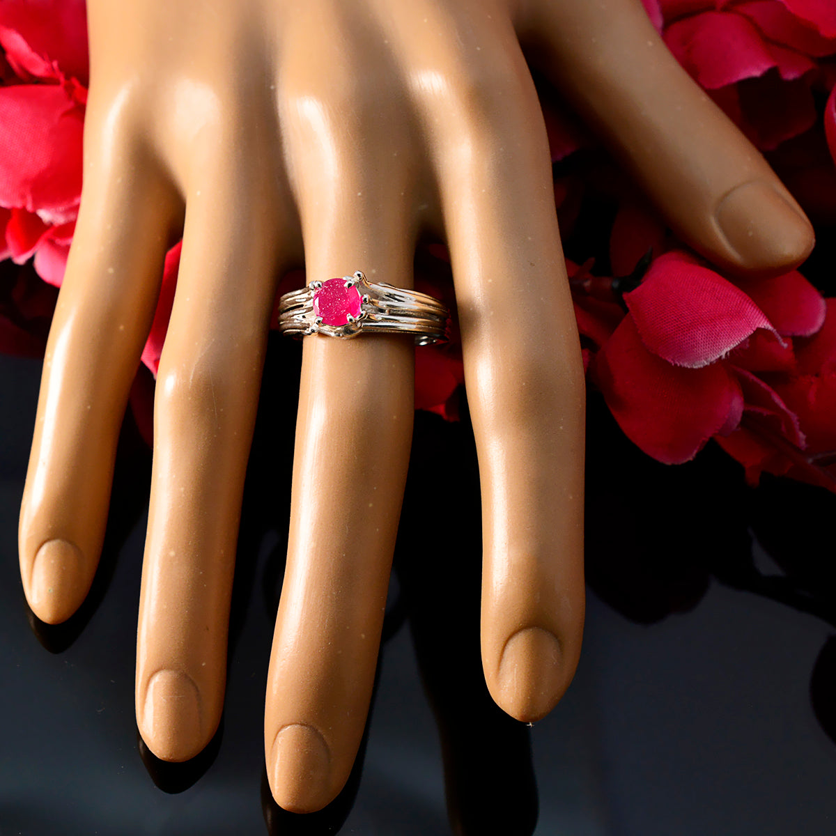 Ananya Glamorous Red Solitaire Ring