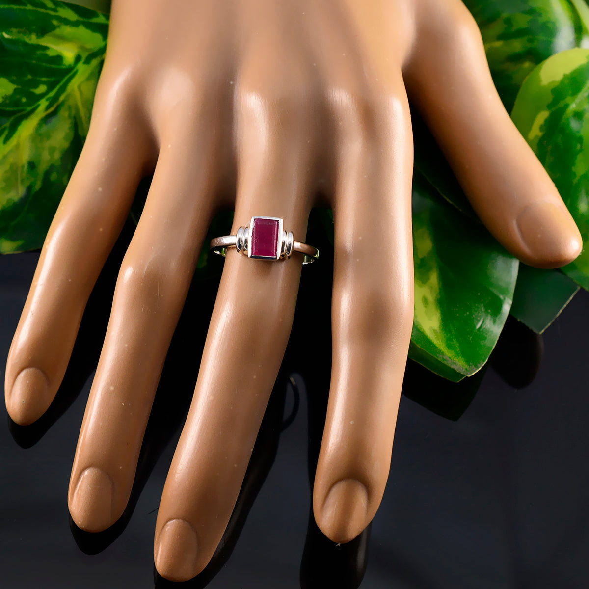 Araya Graceful Red Solitaire Ring