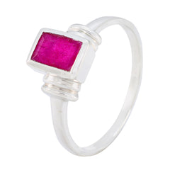 Araya Graceful Red Solitaire Ring