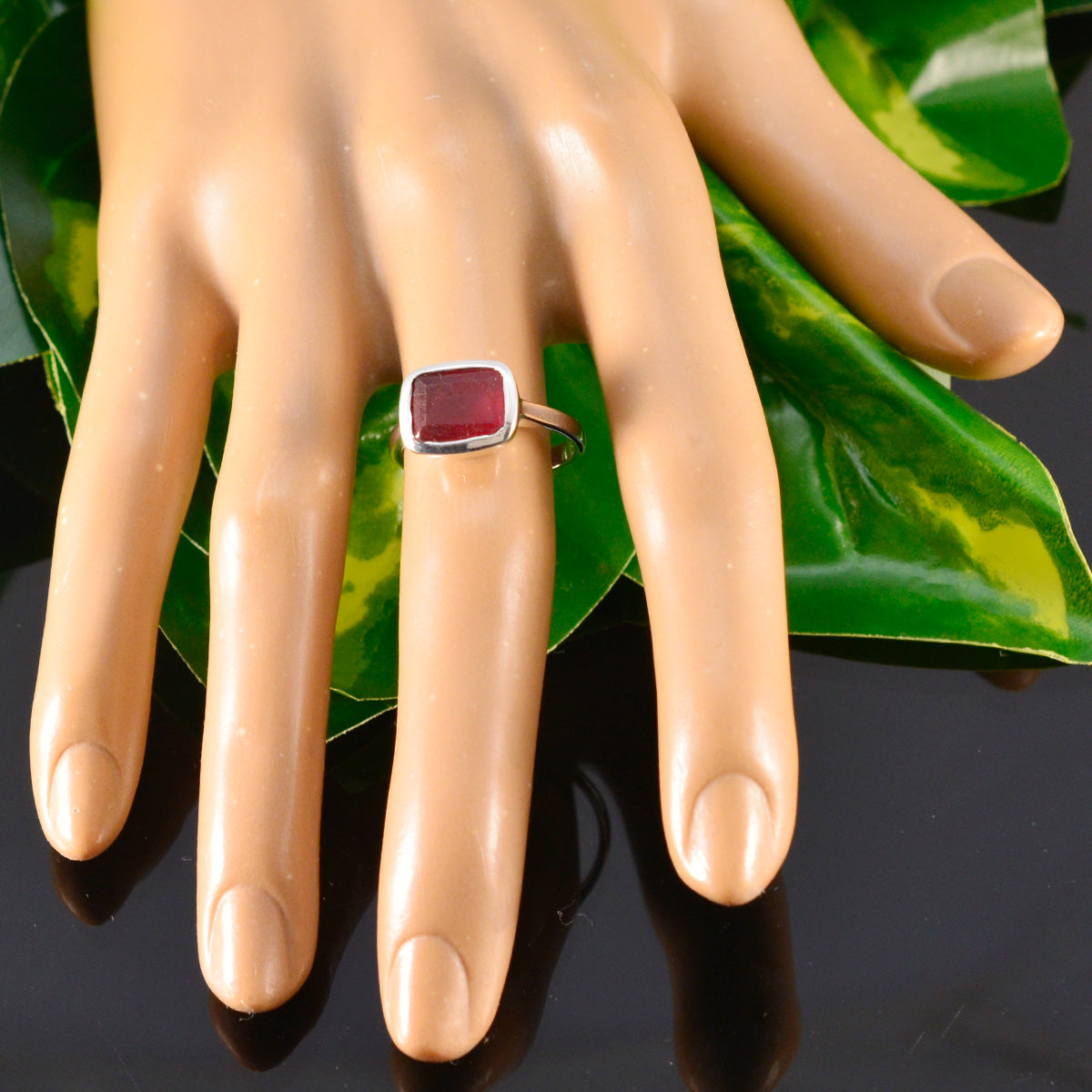 Siti Luxurious Red Solitaire Ring