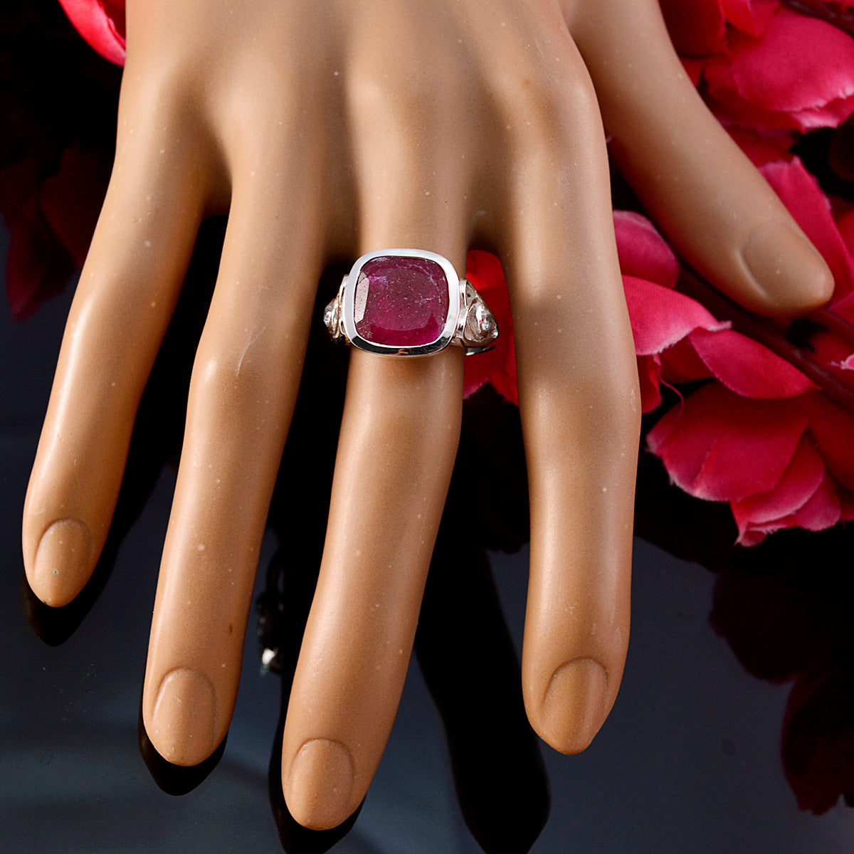 Constanza Fairytale Red Halo Ring