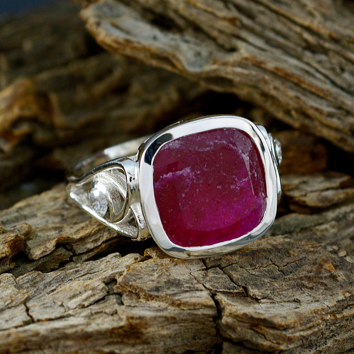 Constanza Fairytale Red Halo Ring