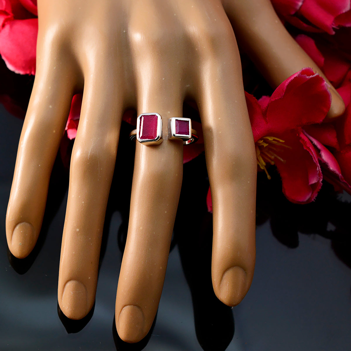 Cecilia Modern Red Toi et Moi Ring