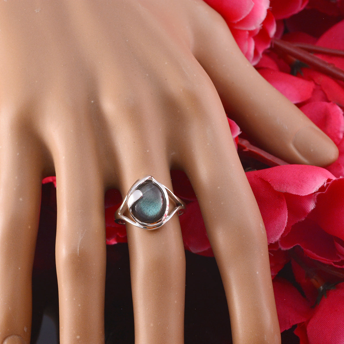 Amanda Traditional Grey Solitaire Ring