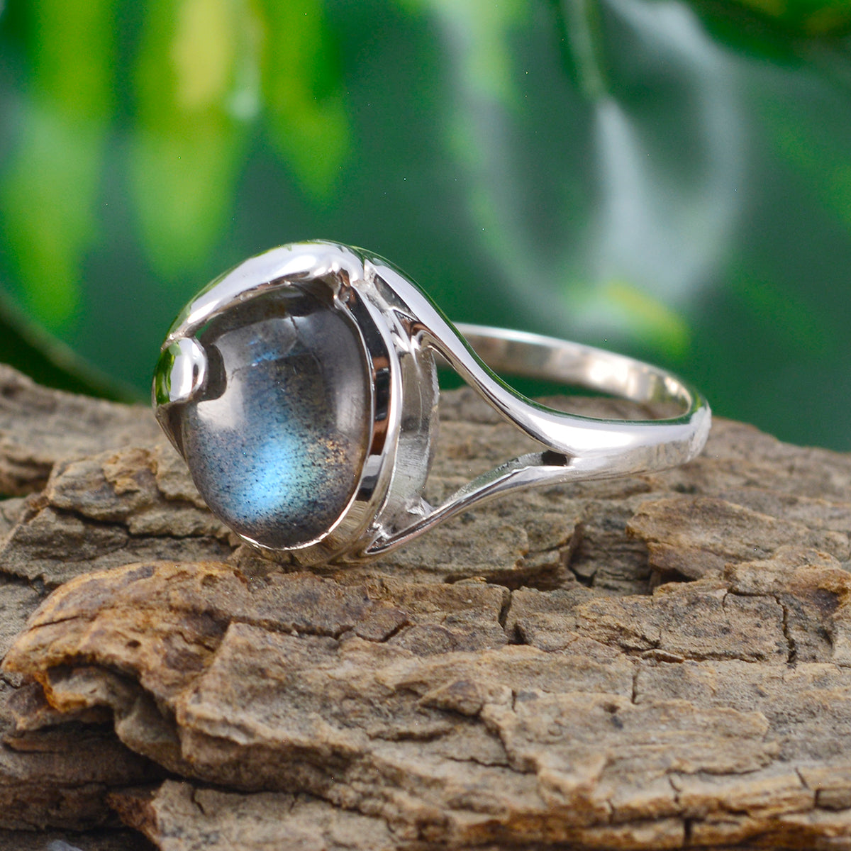 Amanda Traditional Grey Solitaire Ring