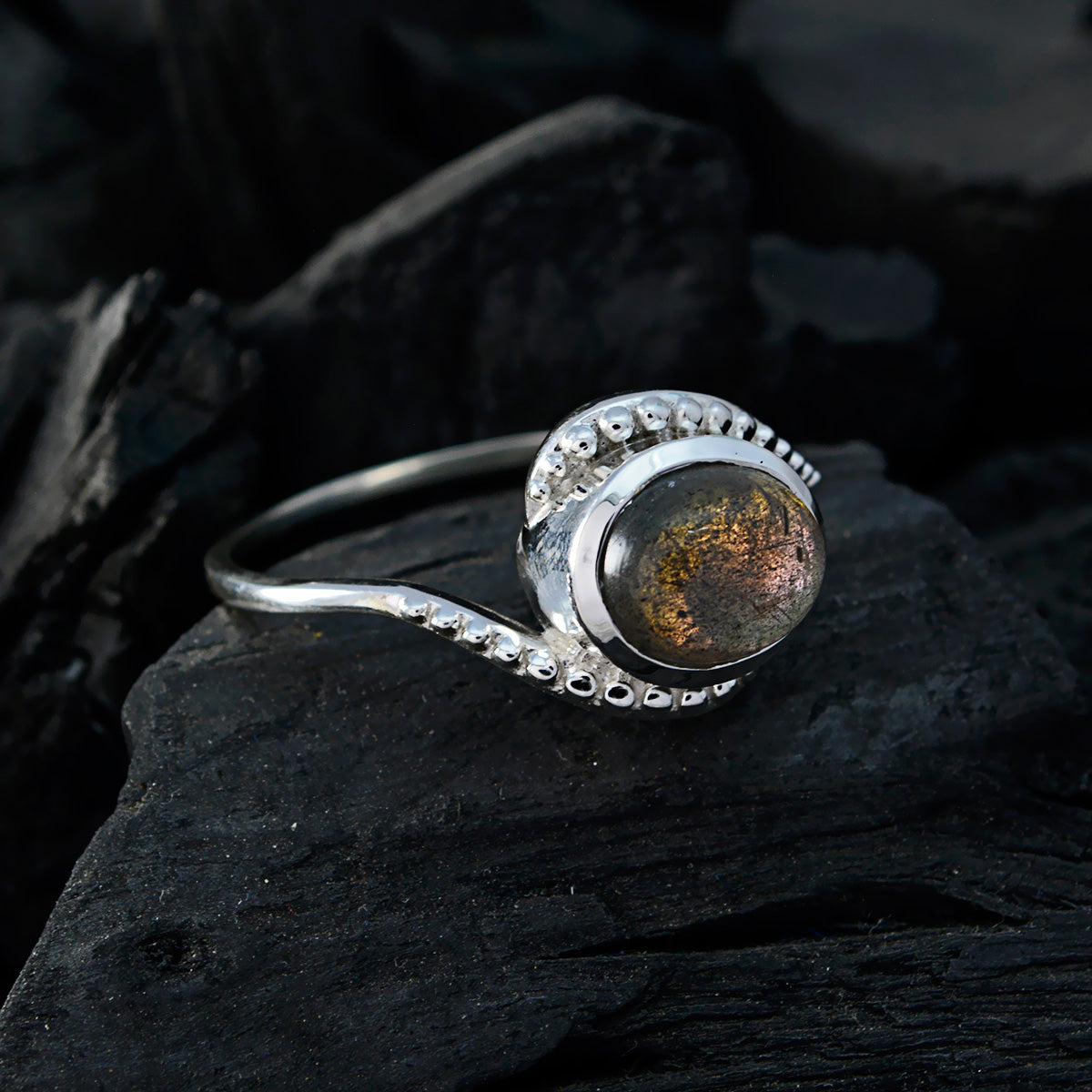 Bruna Graceful Grey Solitaire Ring