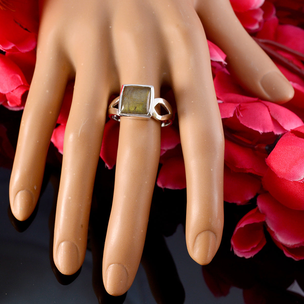 Dayana Armor Grey Solitaire Ring