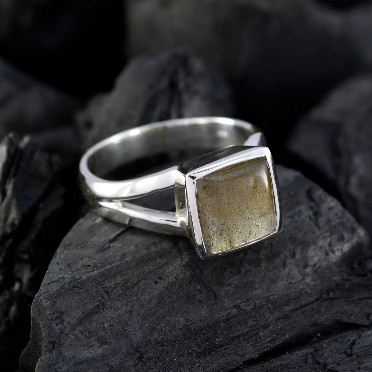Dayana Armor Grey Solitaire Ring