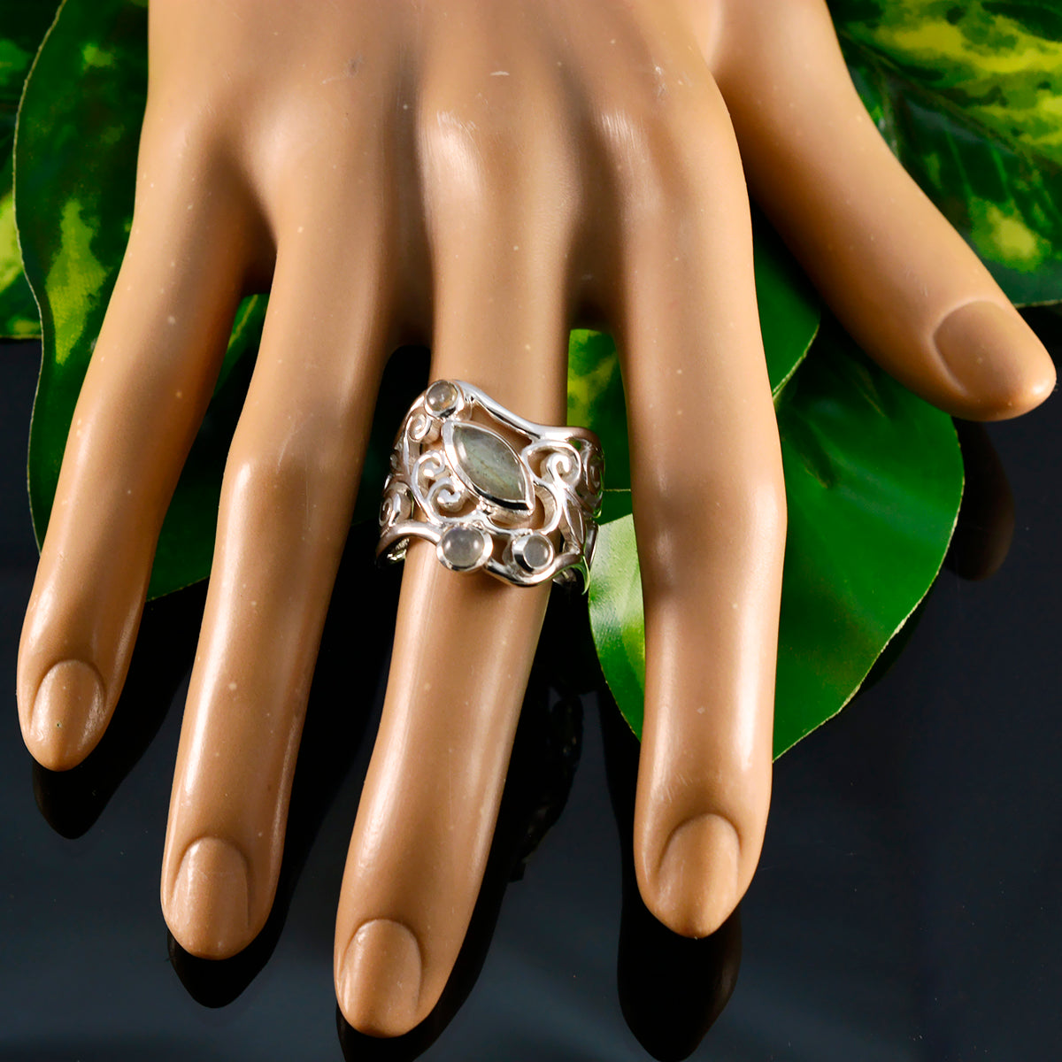 Kennedy Contemporary Grey multiple Ring