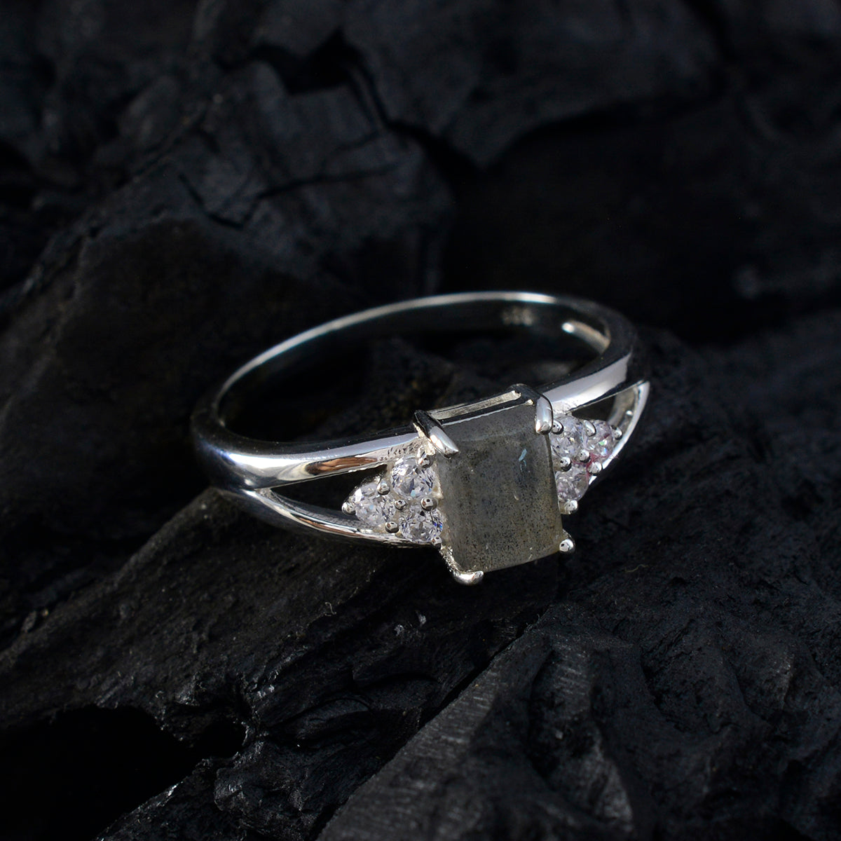 Ji-eun Boho Grey Halo Ring