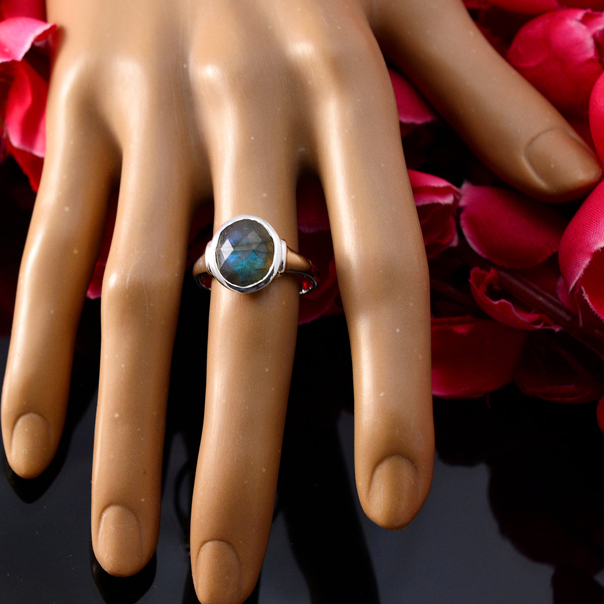 Meera Abstract Grey Solitaire Ring