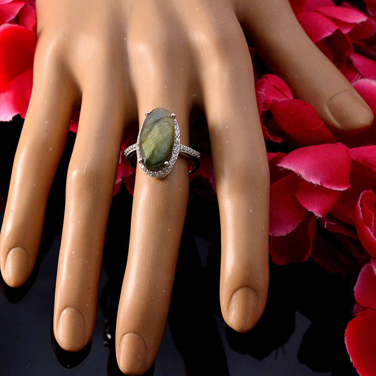 Dewi Sophisticated Grey Halo Ring