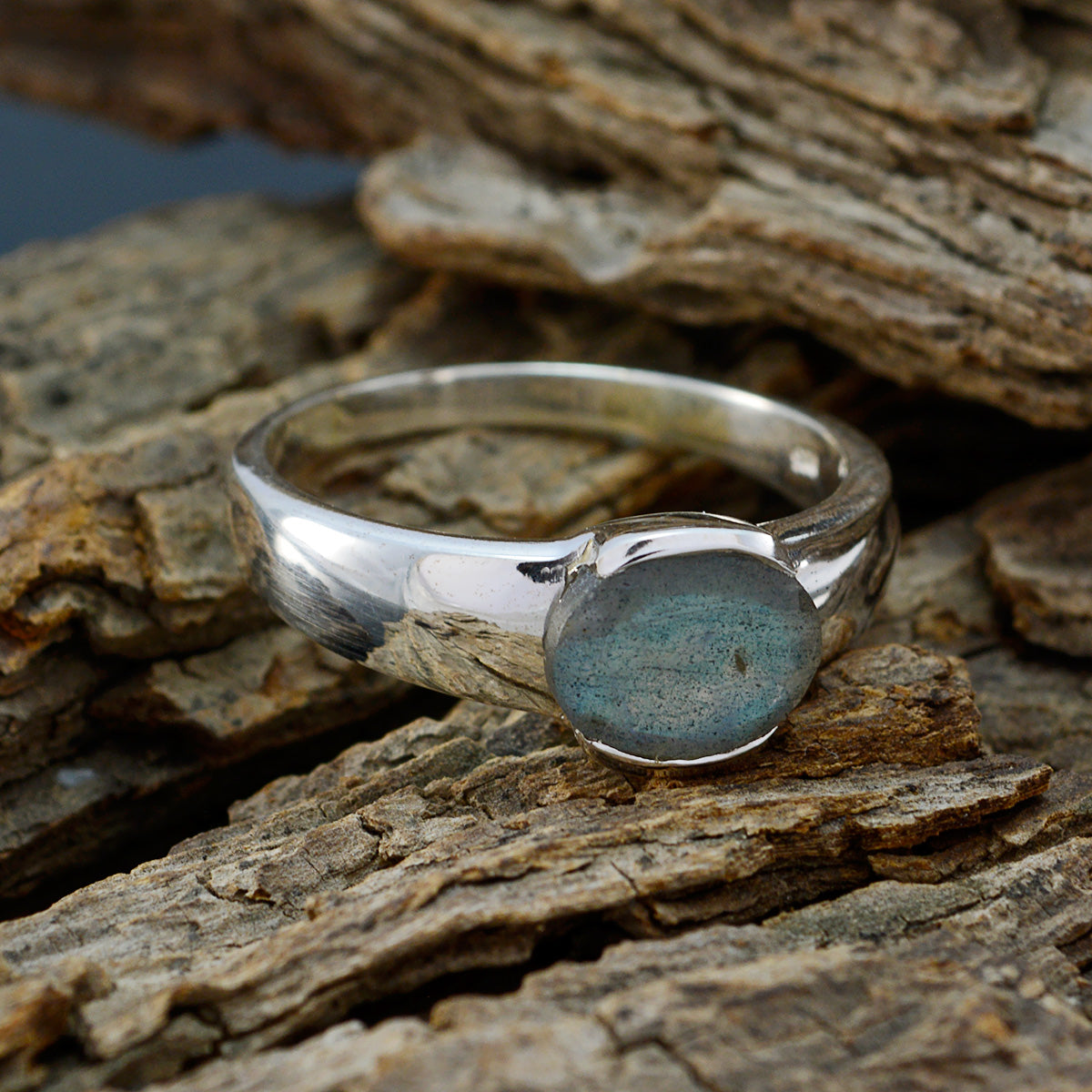 Maria Feminine Grey Solitaire Ring