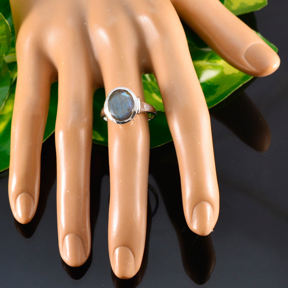Joaquina Trendy Grey Solitaire Ring