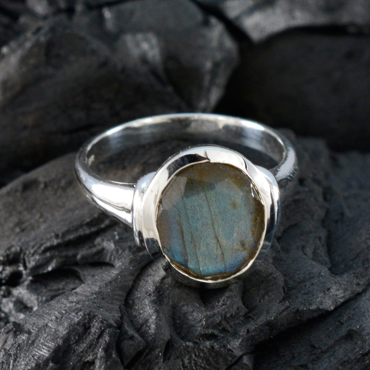 Joaquina Trendy Grey Solitaire Ring