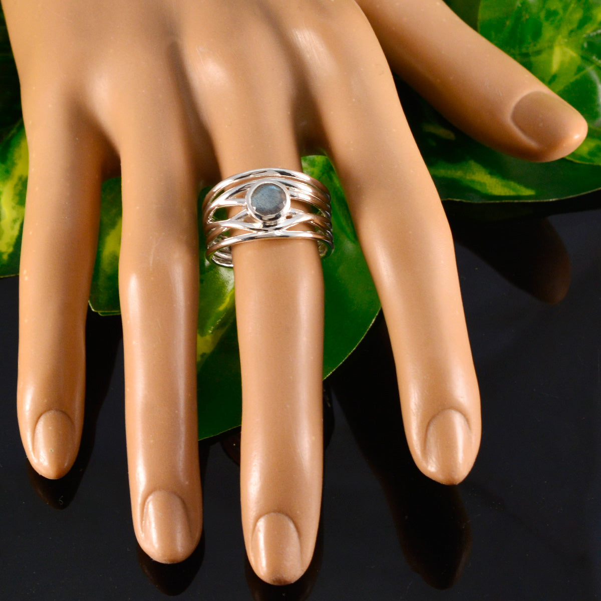 Lily Rope-Wire Grey Solitaire Band