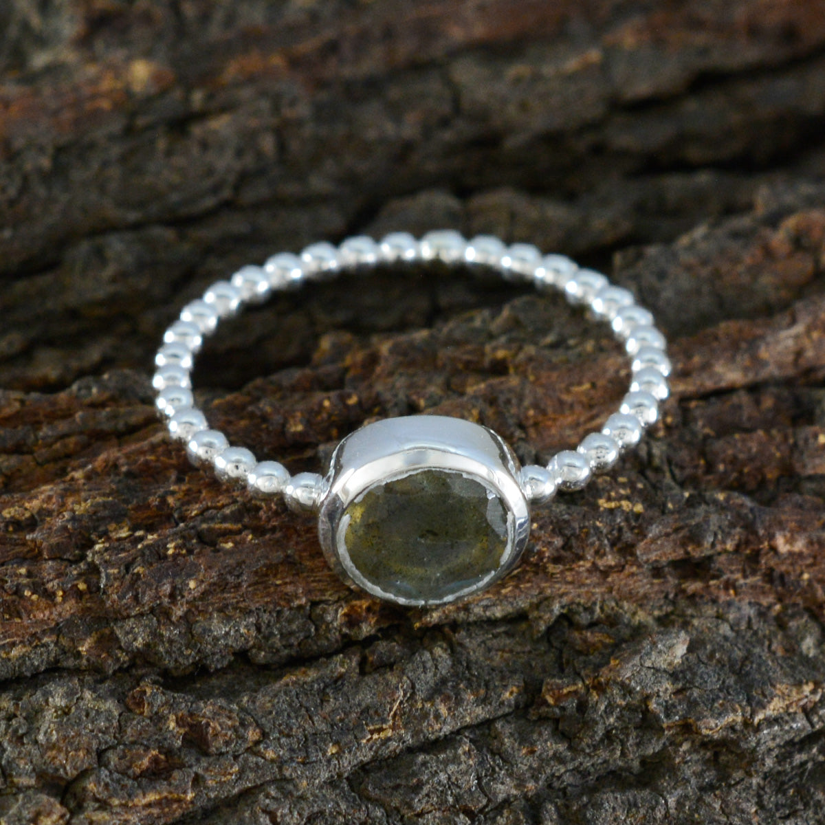 Soo-jin Twist Grey Solitaire Ring