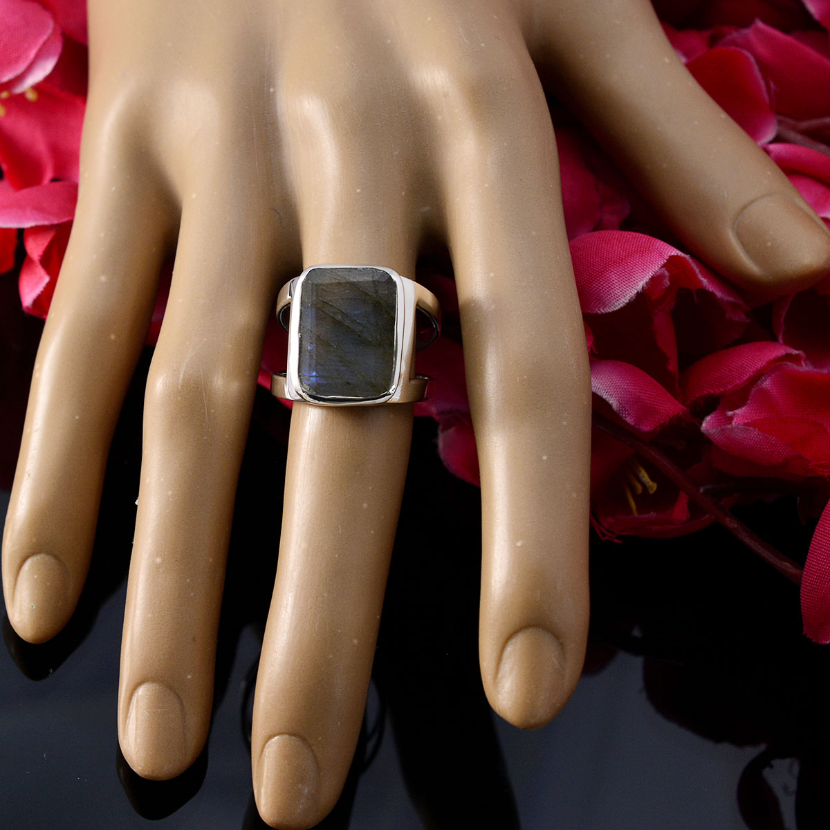 Nayara Signet Grey Solitaire Ring