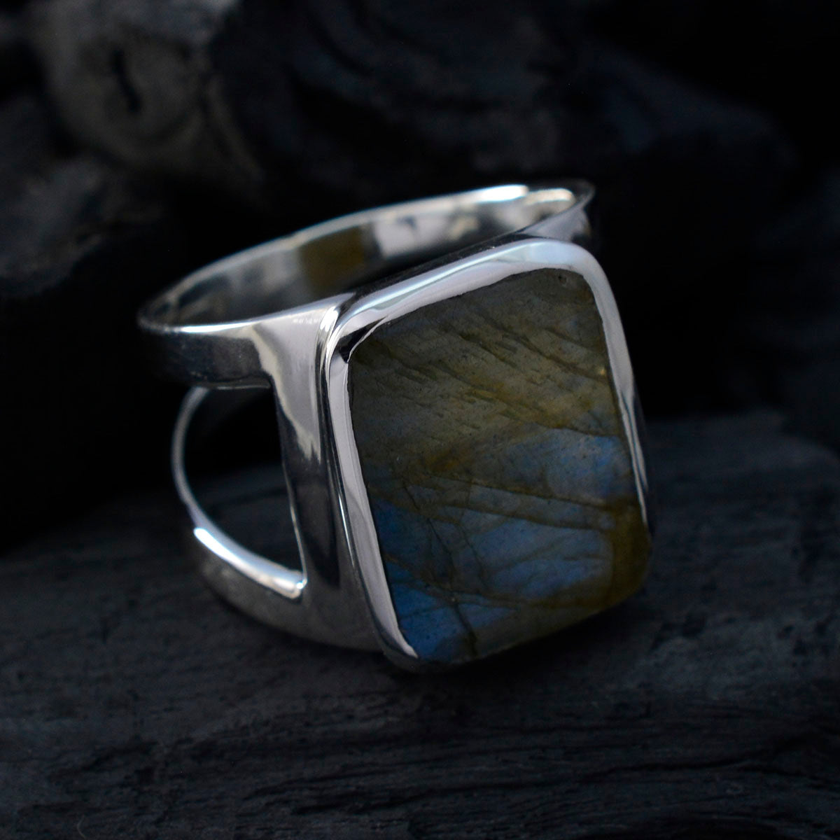 Nayara Signet Grey Solitaire Ring