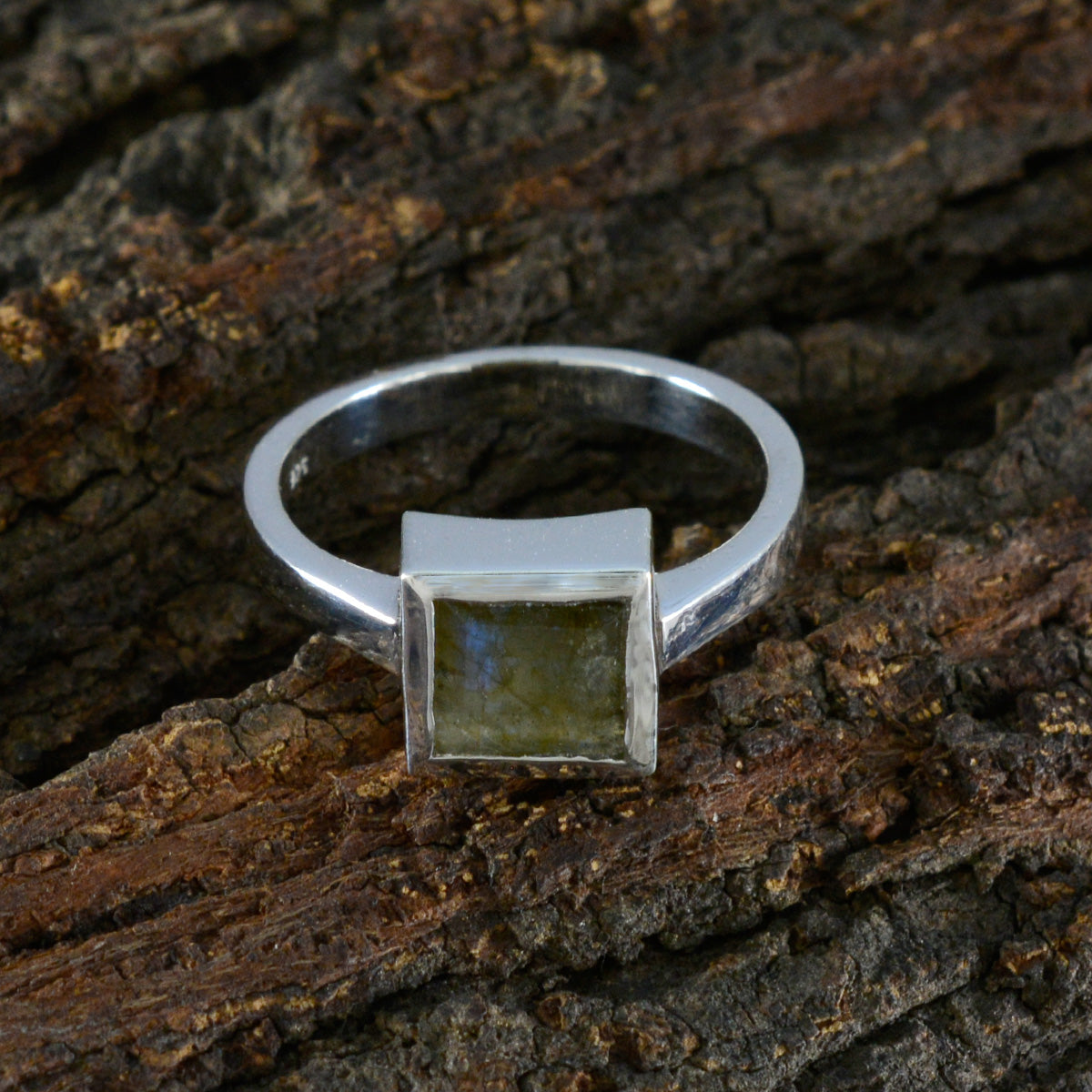 Andrea Graceful Grey Solitaire Ring