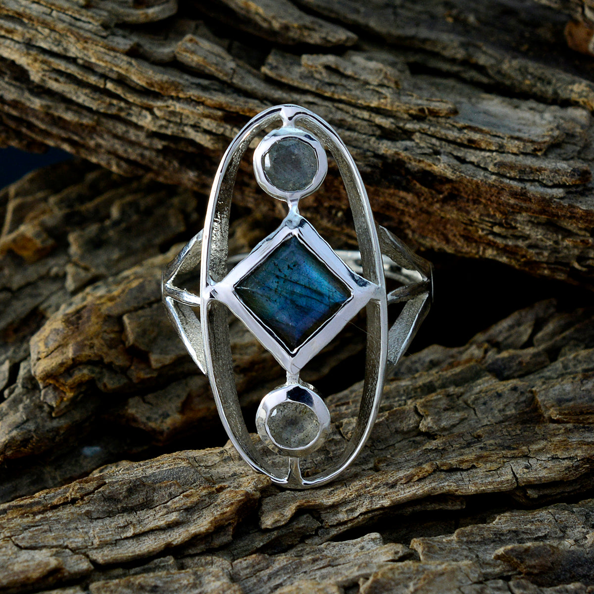 Rosa Luxurious Grey Trilogy Ring
