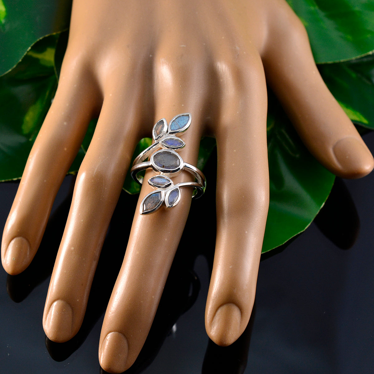 Anna Leafy Grey Hepta Ring