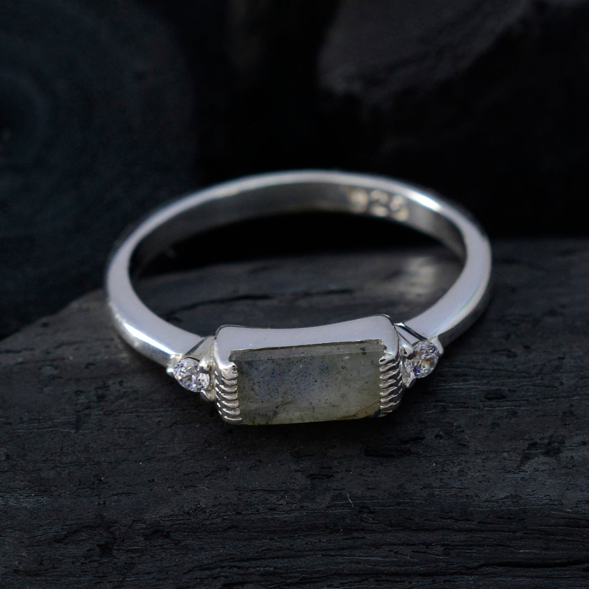 Nisa Glamorous Grey Halo Ring