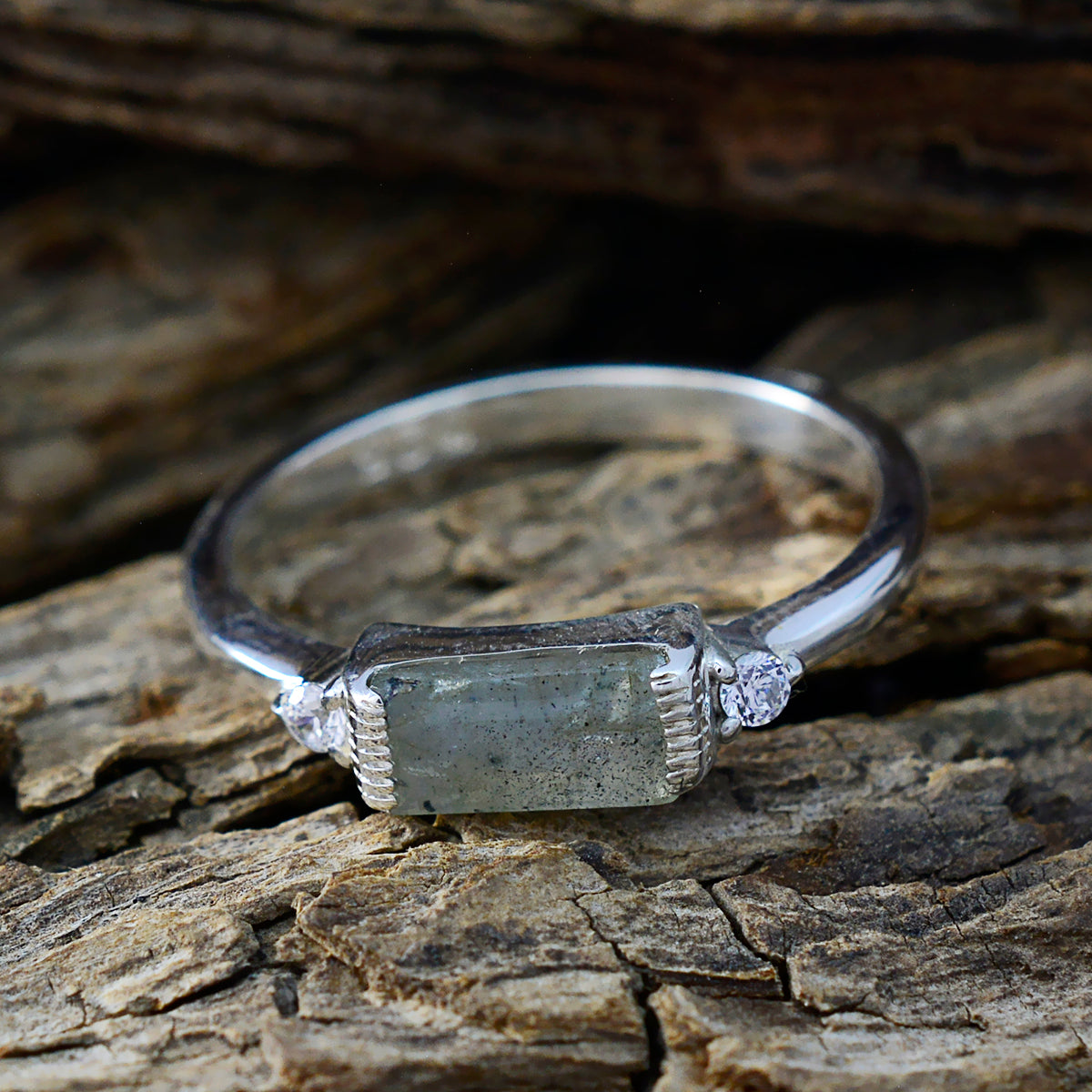 Nisa Glamorous Grey Halo Ring