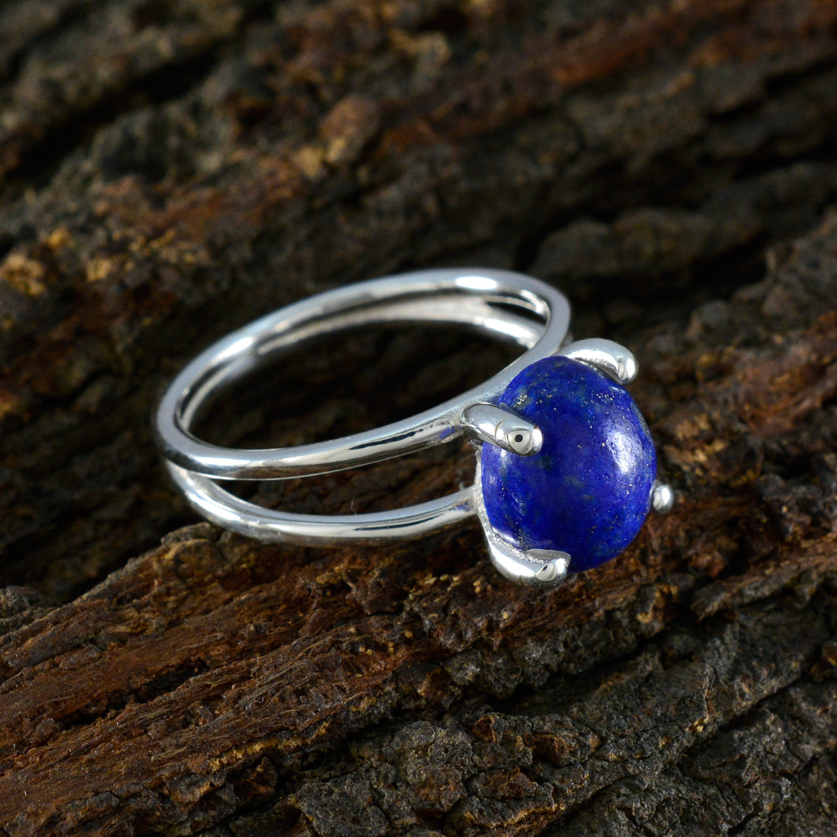 Ji-eun Modern Blue Solitaire Ring