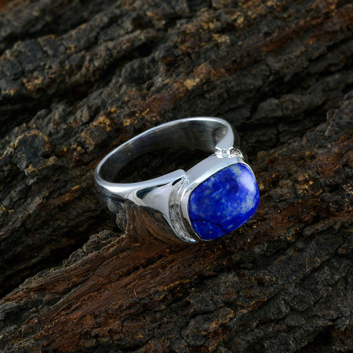 Florencia Contemporary Blue Solitaire Ring