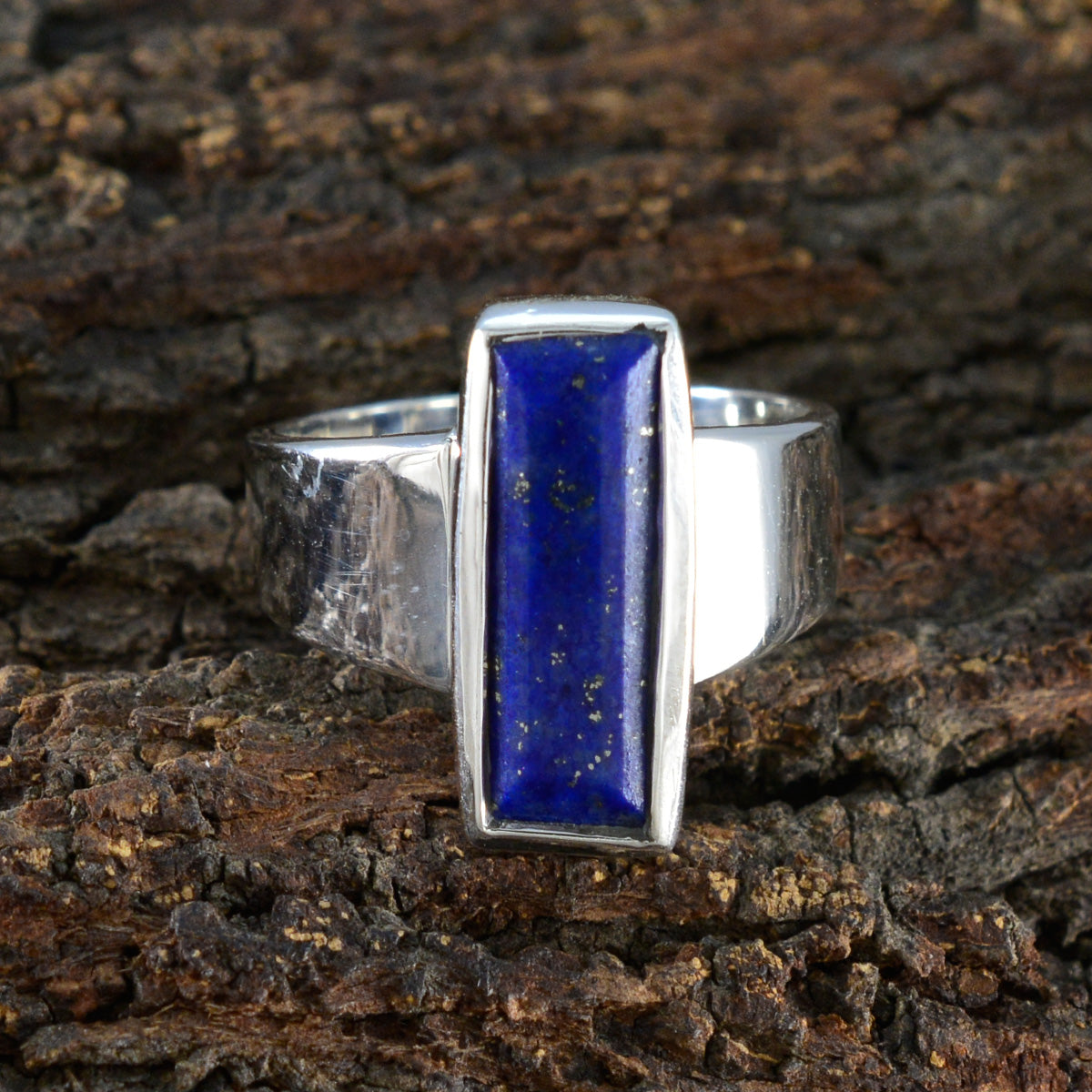 Giulia Contemporary Blue Solitaire Ring