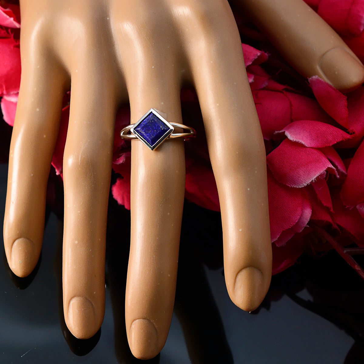 Eun-ji Abstract Blue Solitaire Ring