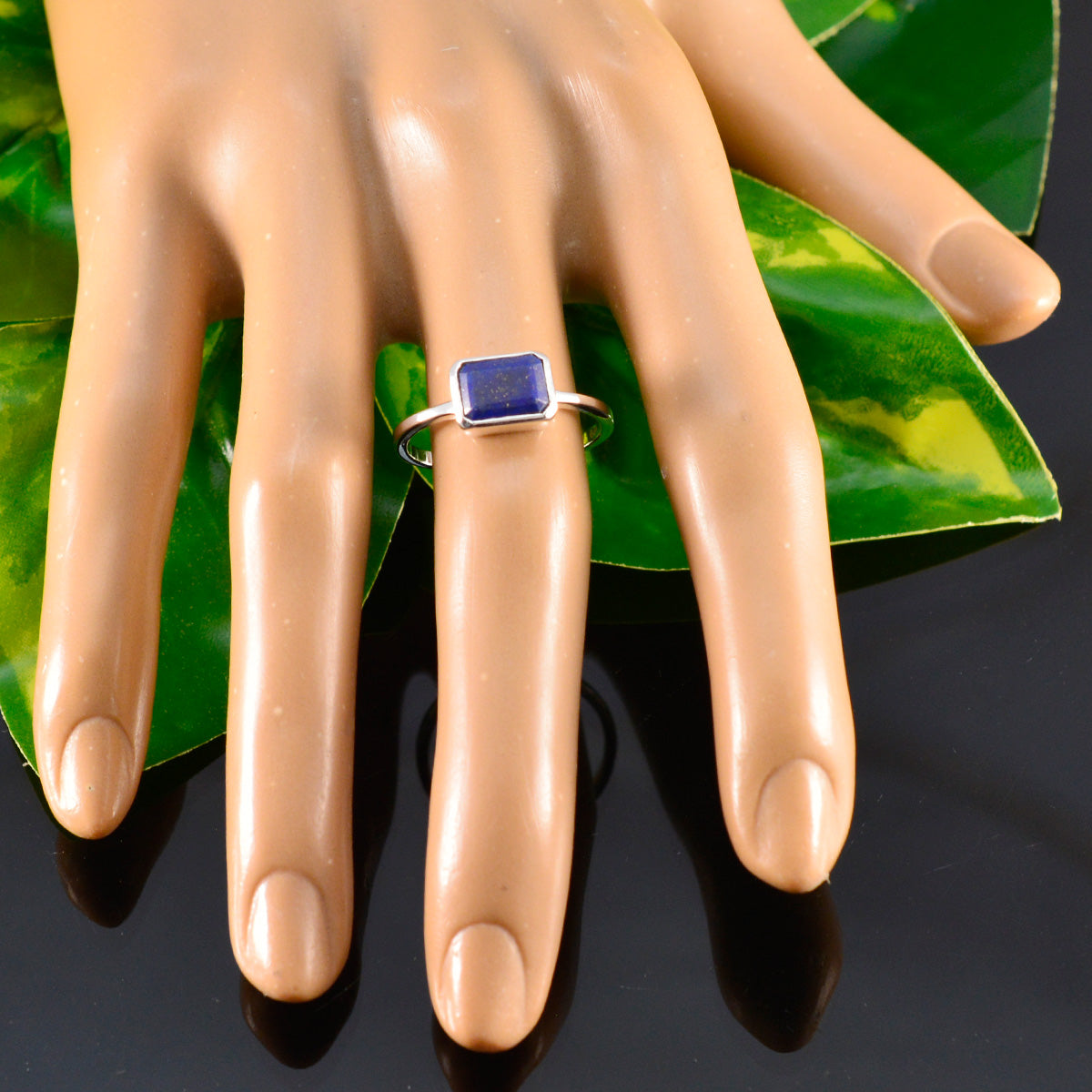 Soo-jin Trendy Blue Solitaire Ring