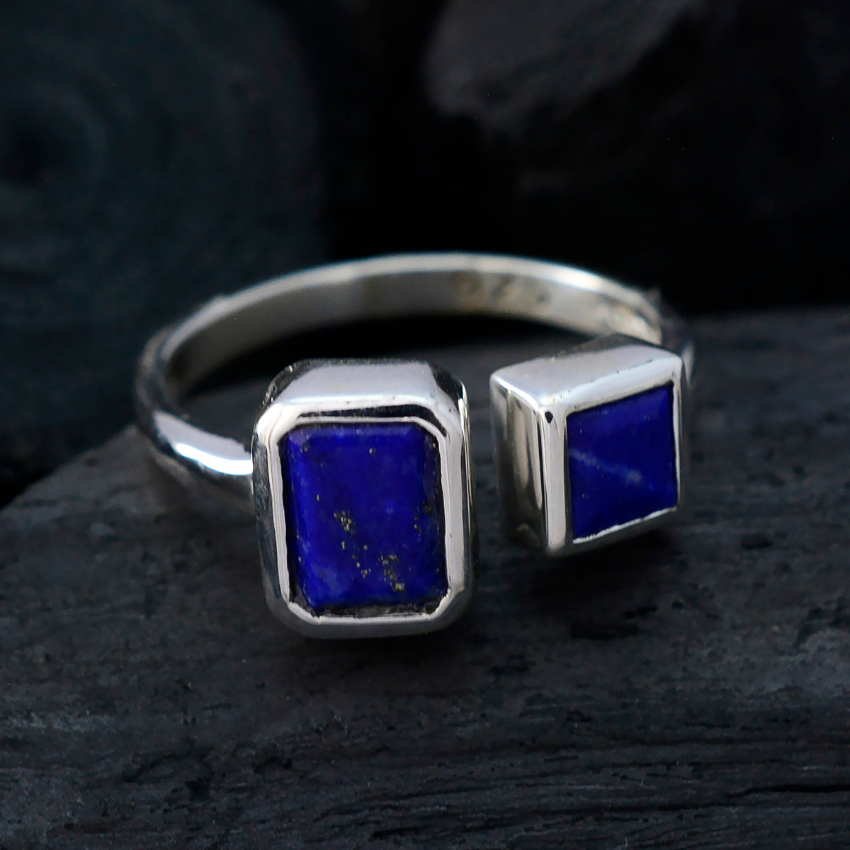 Camilla Contemporary Blue Toi et Moi Ring