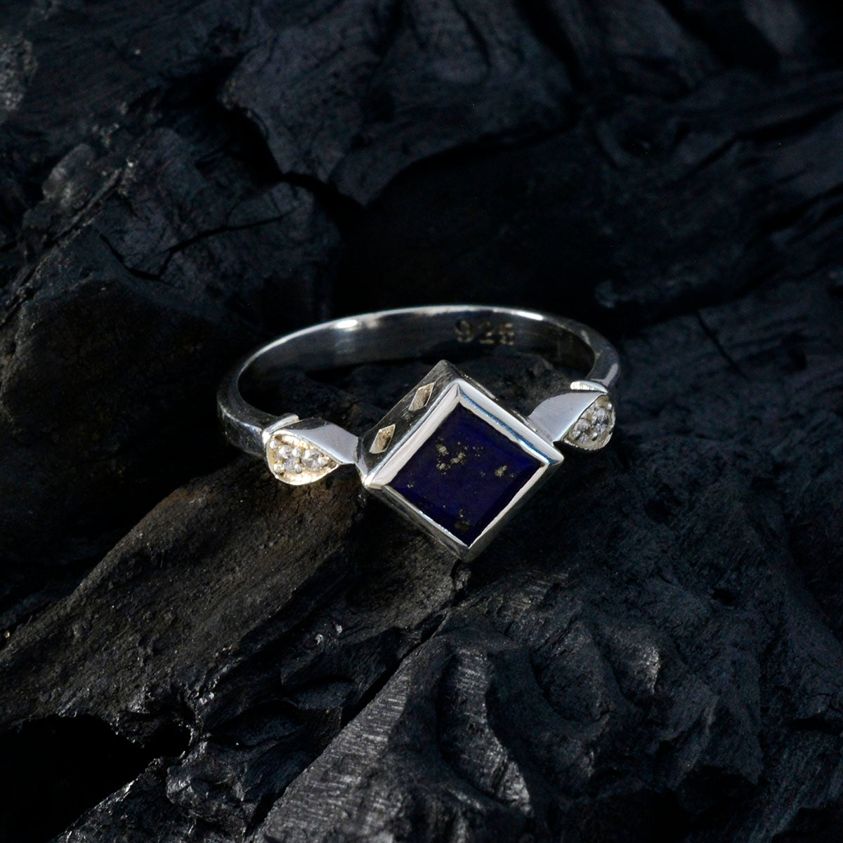 Agustina Romantic Blue Halo Ring