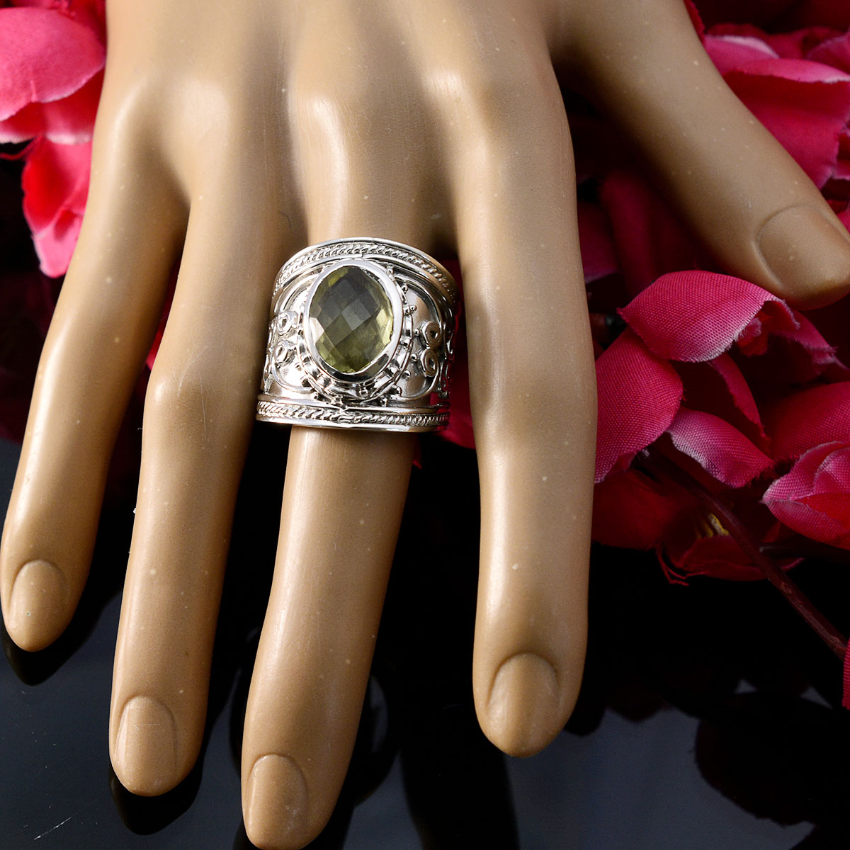 Giulia Armor Yellow Solitaire Ring