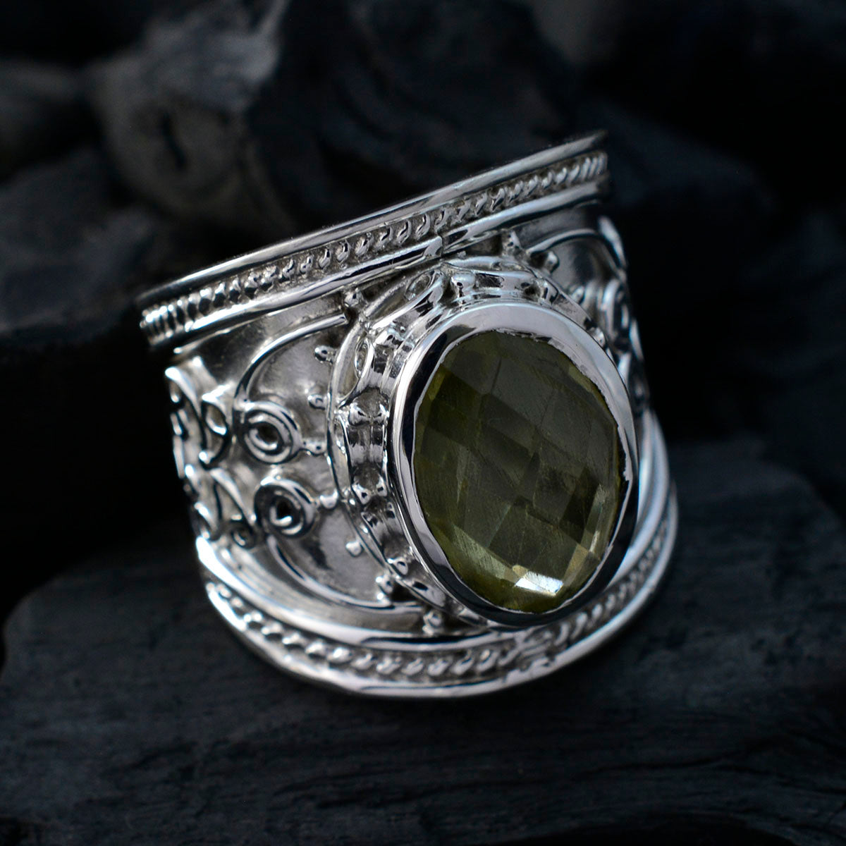 Giulia Armor Yellow Solitaire Ring