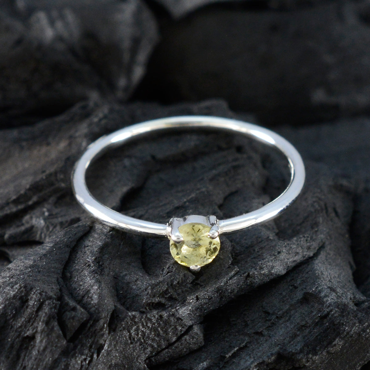 Inès Glamorous Yellow Solitaire Ring