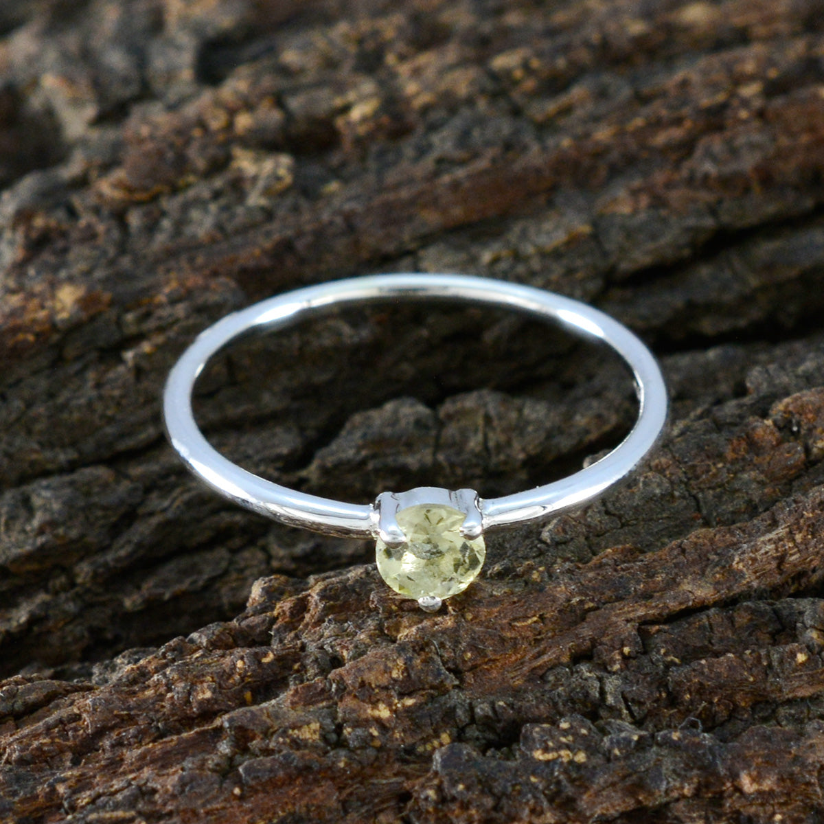 Inès Glamorous Yellow Solitaire Ring