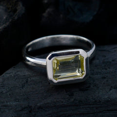 Lea Trendy Yellow Solitaire Ring
